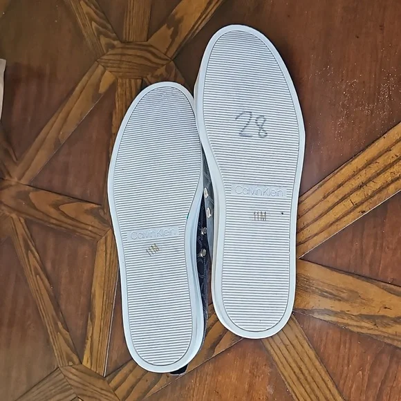 Calvin Klein Women's Michaela Low Top Sneakers  NWT - Picture 2 of 7